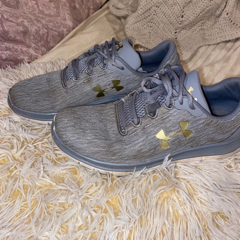 Grey under armour tennis shoes